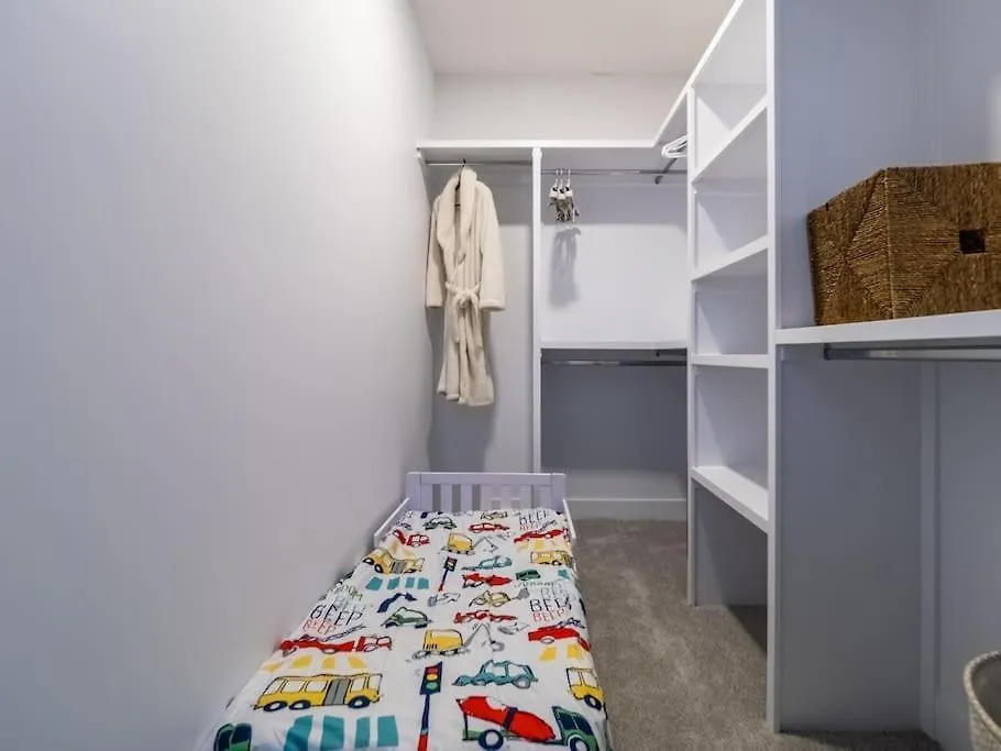 Welcome To Happy Place Where Cozy Comfort Meets Exquisite Luxury Edmonton Prázdninový dům