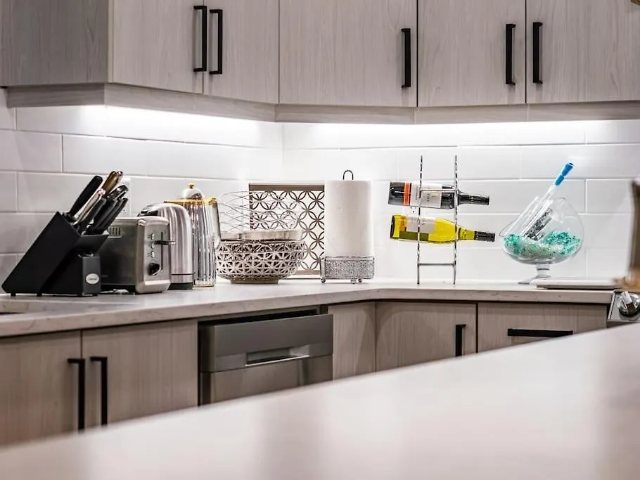 Welcome To Happy Place Where Cozy Comfort Meets Exquisite Luxury Edmonton 0*,