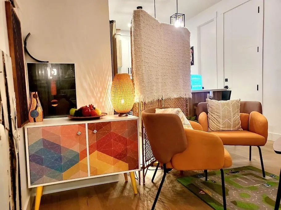 Welcome To Happy Place Where Cozy Comfort Meets Exquisite Luxury Edmonton Kanada