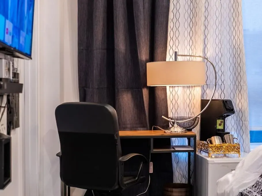 Welcome To Happy Place Where Cozy Comfort Meets Exquisite Luxury Edmonton 0*,
