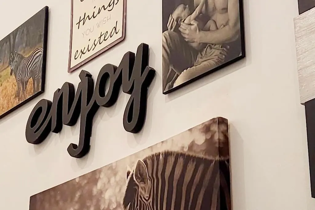 Welcome To Happy Place Where Cozy Comfort Meets Exquisite Luxury Edmonton Kanada