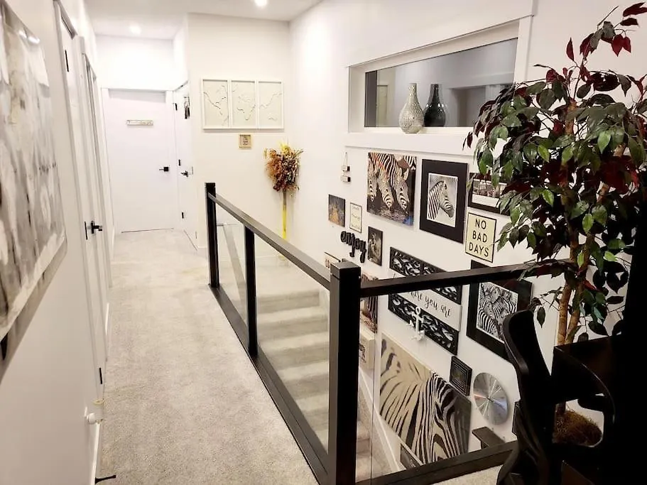 Prázdninový dům Welcome To Happy Place Where Cozy Comfort Meets Exquisite Luxury Edmonton