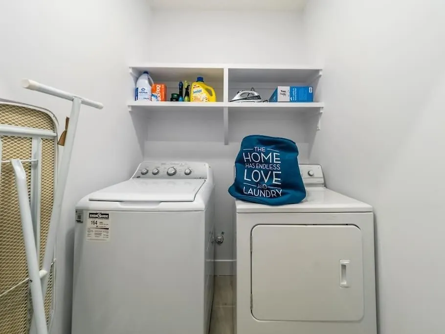 Welcome To Happy Place Where Cozy Comfort Meets Exquisite Luxury Edmonton 0*,  Kanada