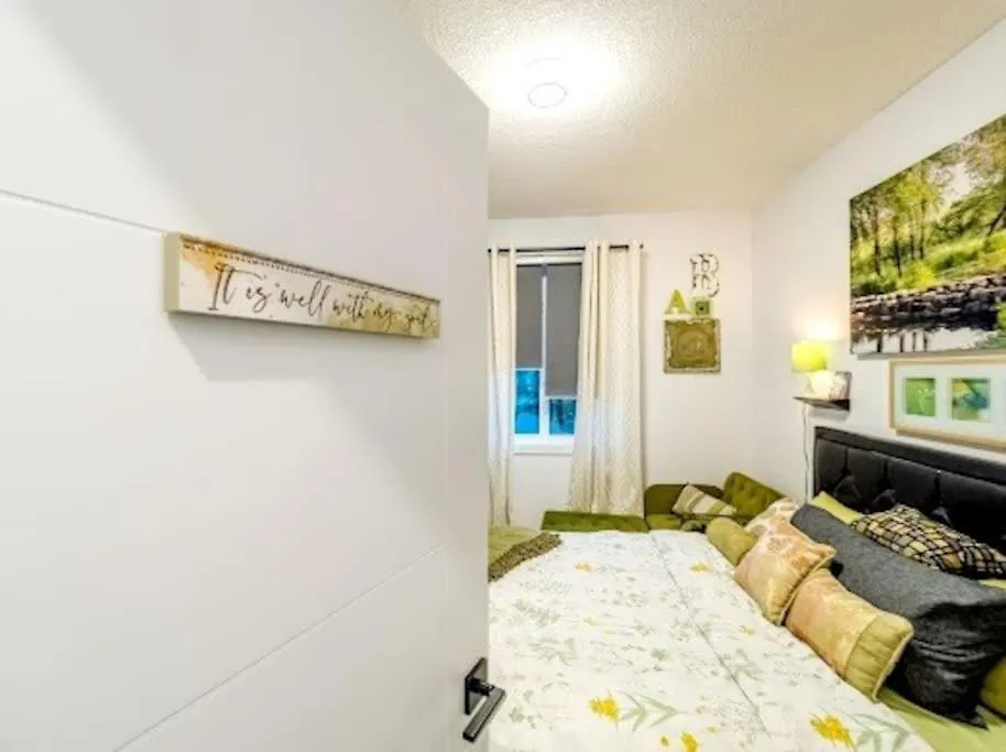 Welcome To Happy Place Where Cozy Comfort Meets Exquisite Luxury Edmonton Prázdninový dům