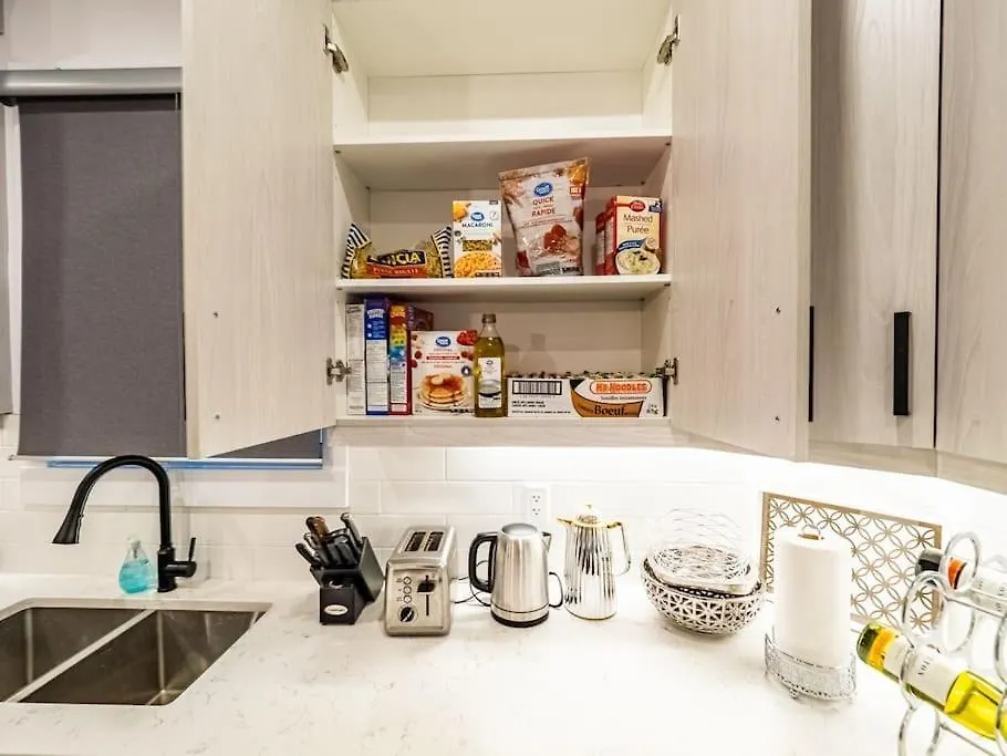Welcome To Happy Place Where Cozy Comfort Meets Exquisite Luxury Edmonton 0*,  Kanada